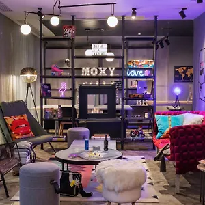 Moxy Old Town Отель