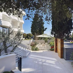 **** לינה וארוחת בוקר Residence Rovinj קרואטיה