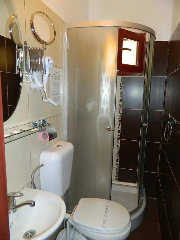 Hostel Tripoli Palace Bucareste Roménia