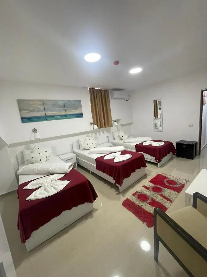 בוקרשט Hostel Tripoli Palace 2*,  רומניה