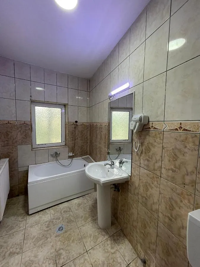 בוקרשט Hostel Tripoli Palace 2*,  רומניה