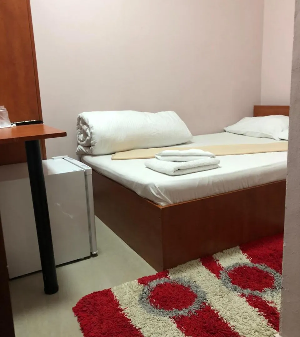 בוקרשט Hostel Tripoli Palace